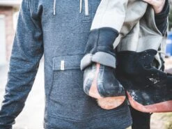 Simms Vermilion Full Zip Hoody -Simms || 13 Fishing || Huk Shop lifestyle vermilionfullziphoody simms closeup 50 99 sim 10026n