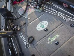 Catch Co. Boat Carpet Decal -Simms || 13 Fishing || Huk Shop lifestyle 101321 34 karlsize